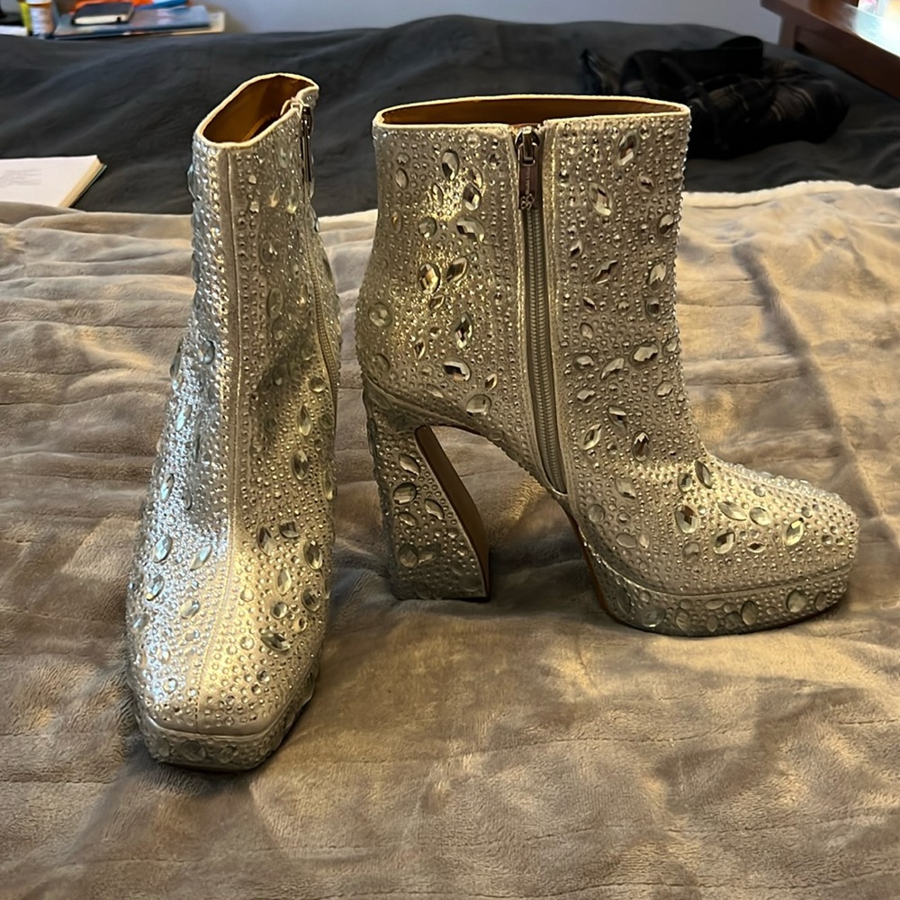 Jessica Simpson Dollyi platform booties